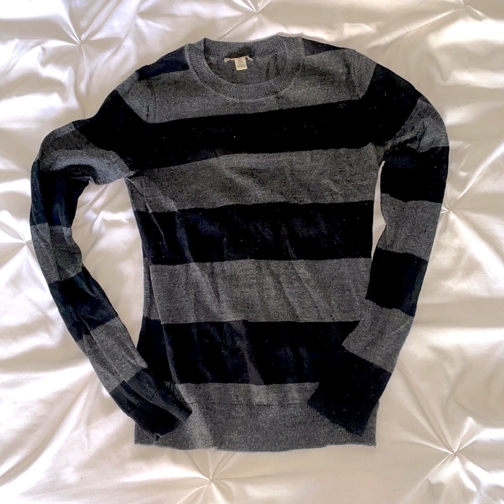 Gap Black & Gray Sweater​​​​​​​​​​​
